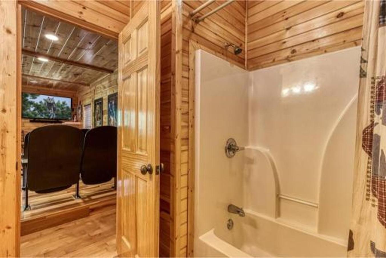 Dreams Come True With This Luxury Cabin! Гатлінбург Екстер'єр фото